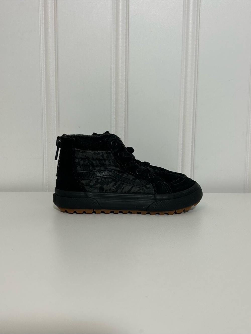 Vans sk8 hi black grey mte Black High-Top Sneaker with Gum Sole